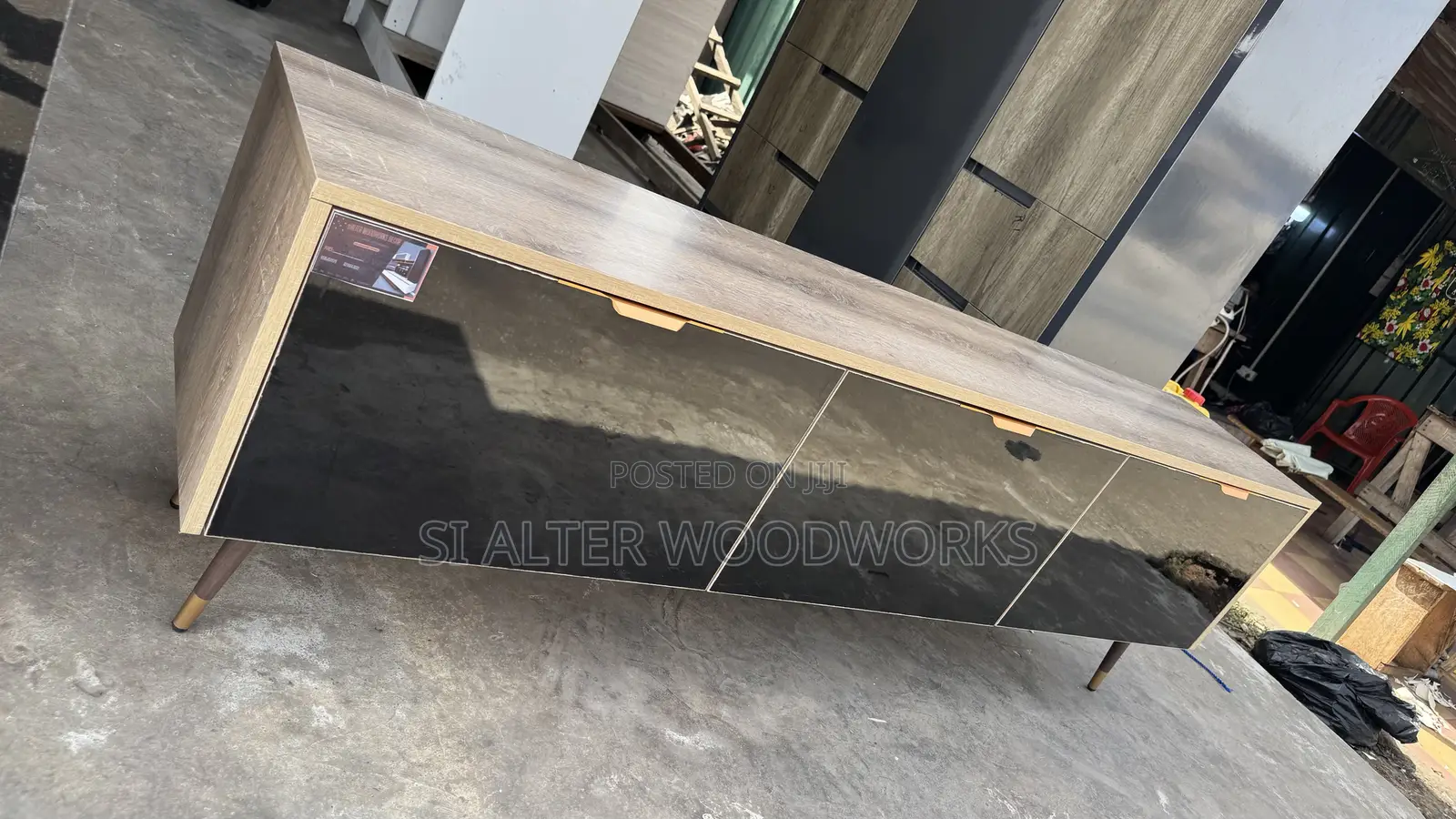 Classic Glossy Tv Stand