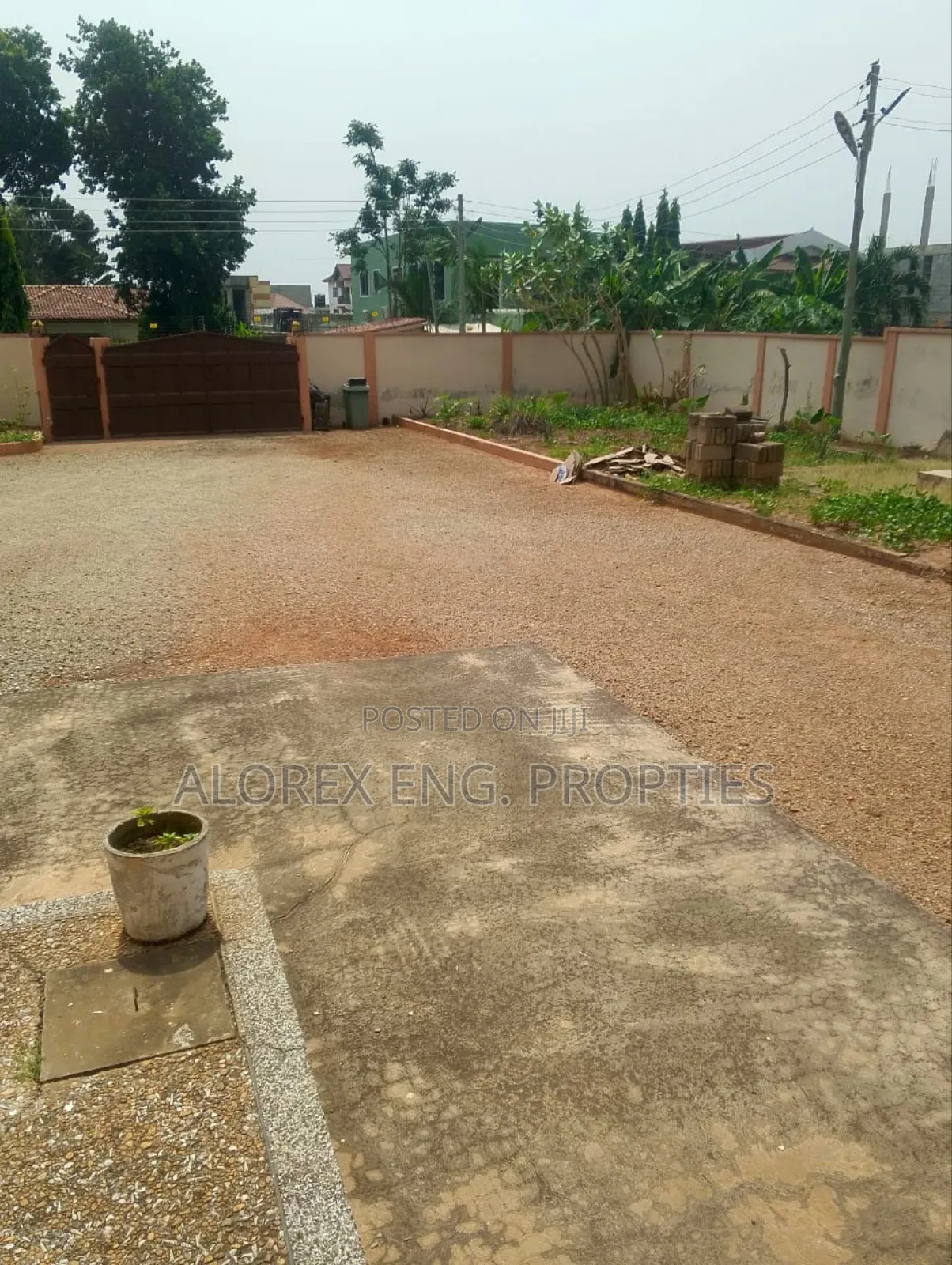 10bdrm House in $400,000, North Legon for sale