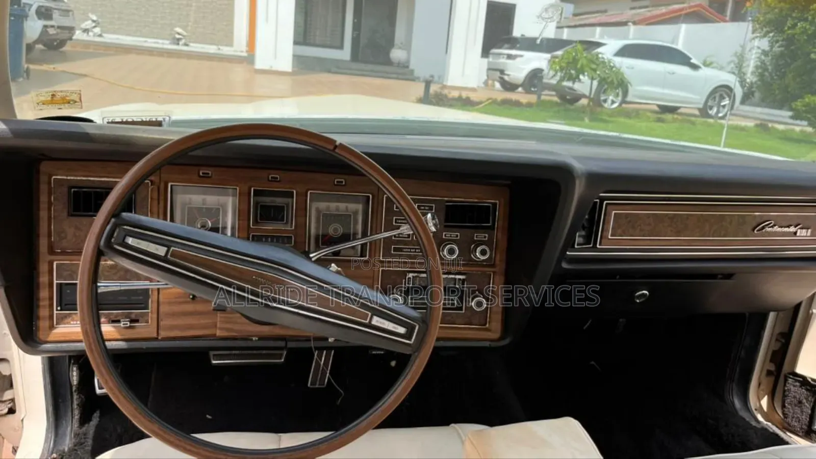 Lincoln Town Car 1981 Off white