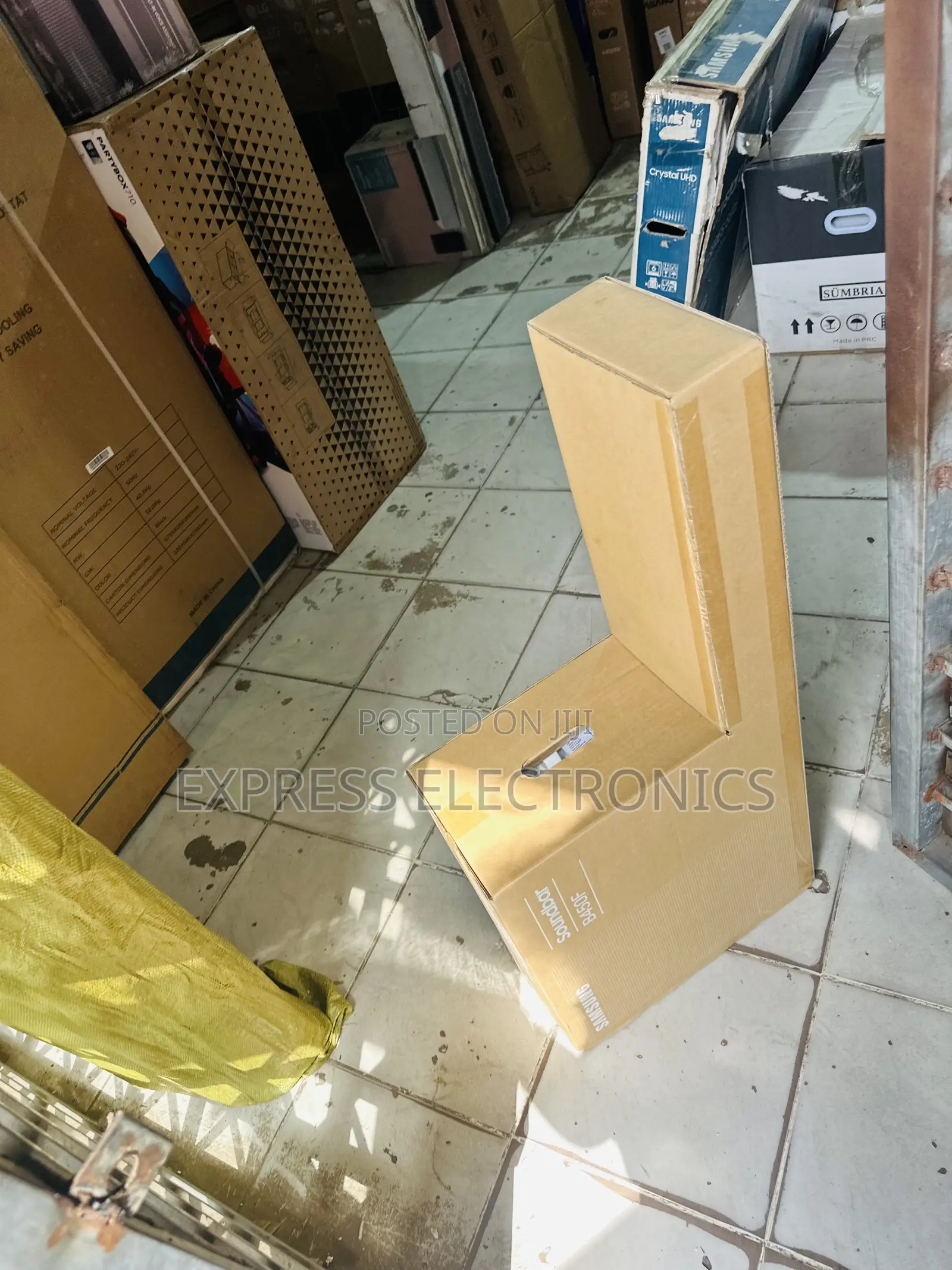 Grab Your New Soundbar With Woofer B450f Samsung
