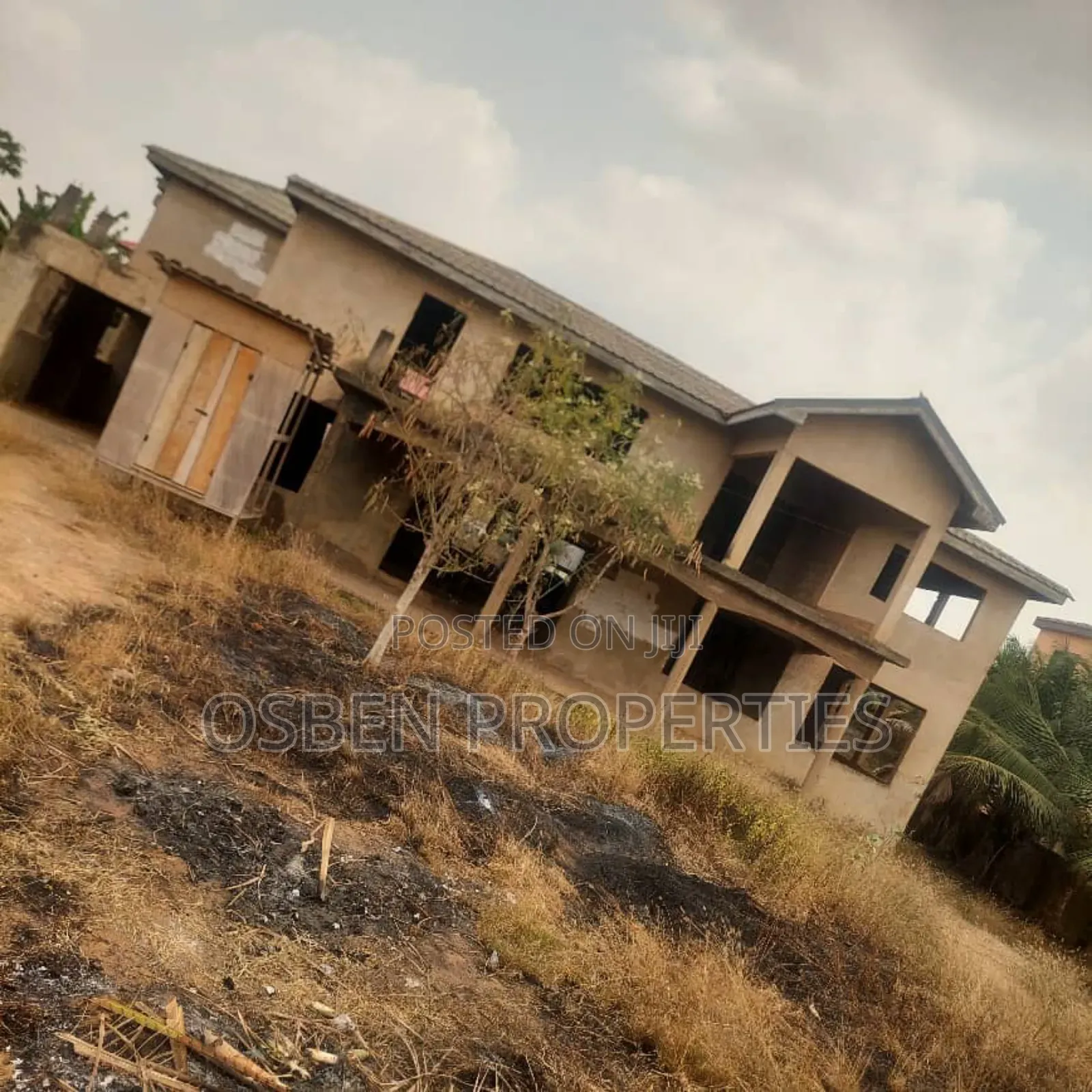 2 Plots of Titled Land With 7 Bedrooms Uncomplicated House for Sale