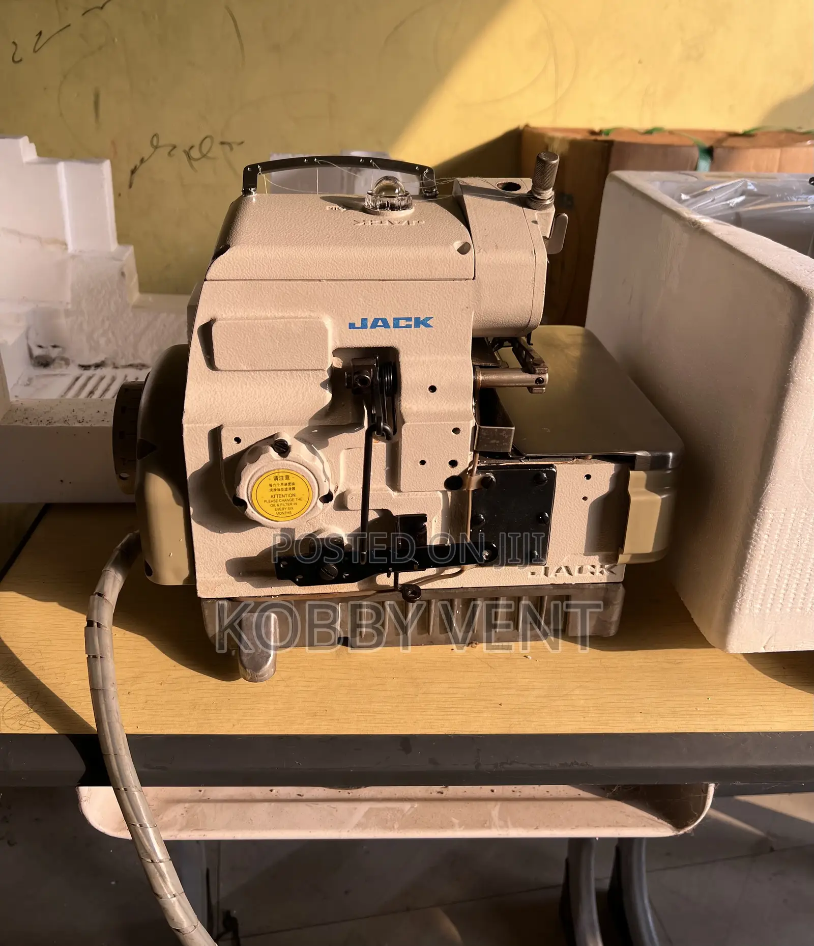 Industrial Jack 4 Tread Knitting Sawing Machine