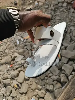 White Sliipers