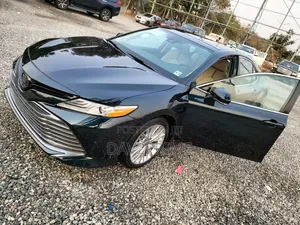 Toyota Camry XLE FWD 2020 Black