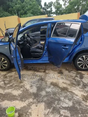 Toyota Yaris L Hatchback 5dr 2014 Blue