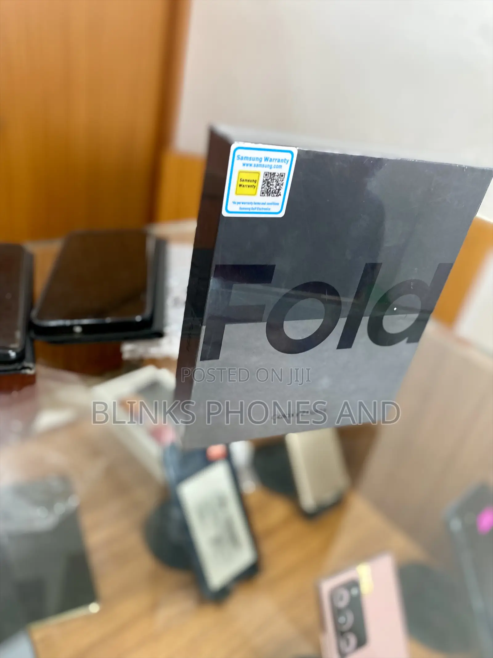 New Samsung Galaxy Z Fold4 256 GB Gold