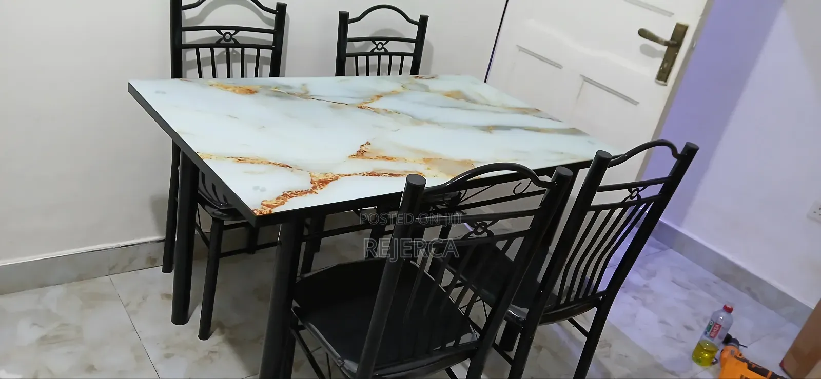 Available Dinning Set