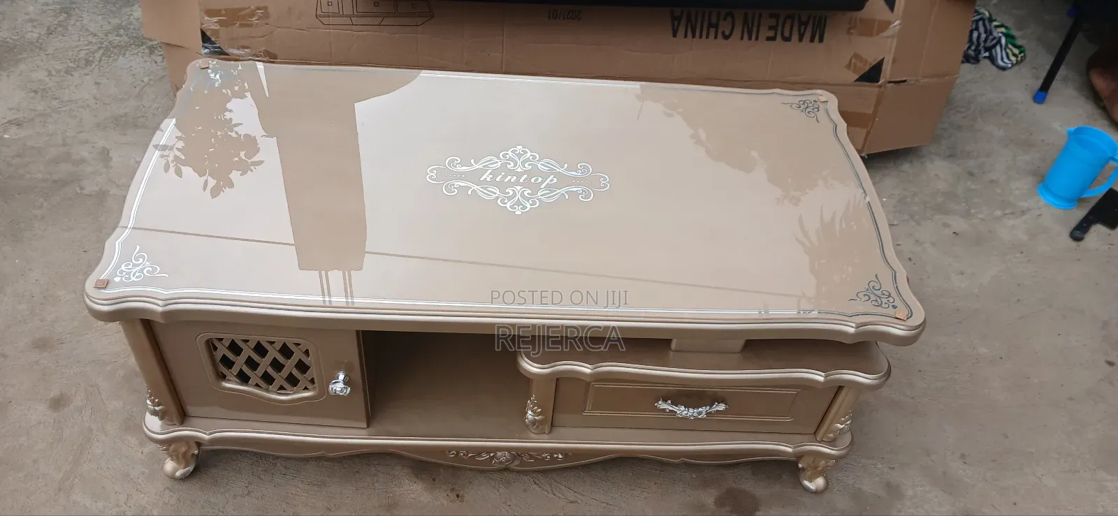 Royal Center Table