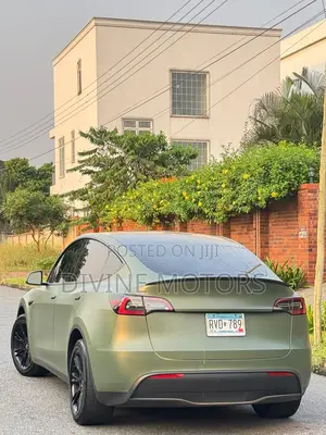 Tesla Model Y 2022 Green
