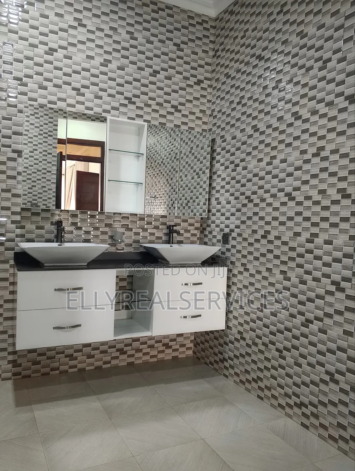 3bdrm Apartment in Ellyrealservices, Oyarifa for rent