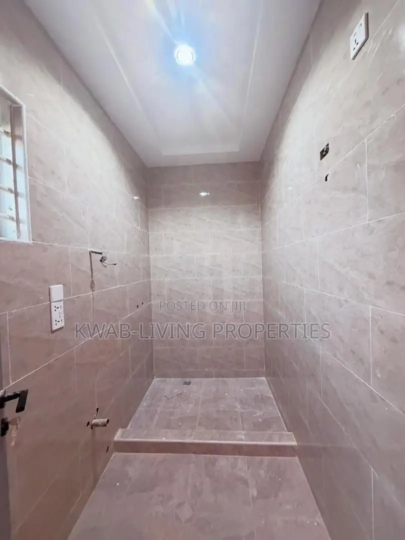 3bdrm House in Housing Down for sale