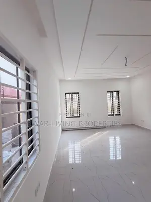 3bdrm House in Housing Down for sale