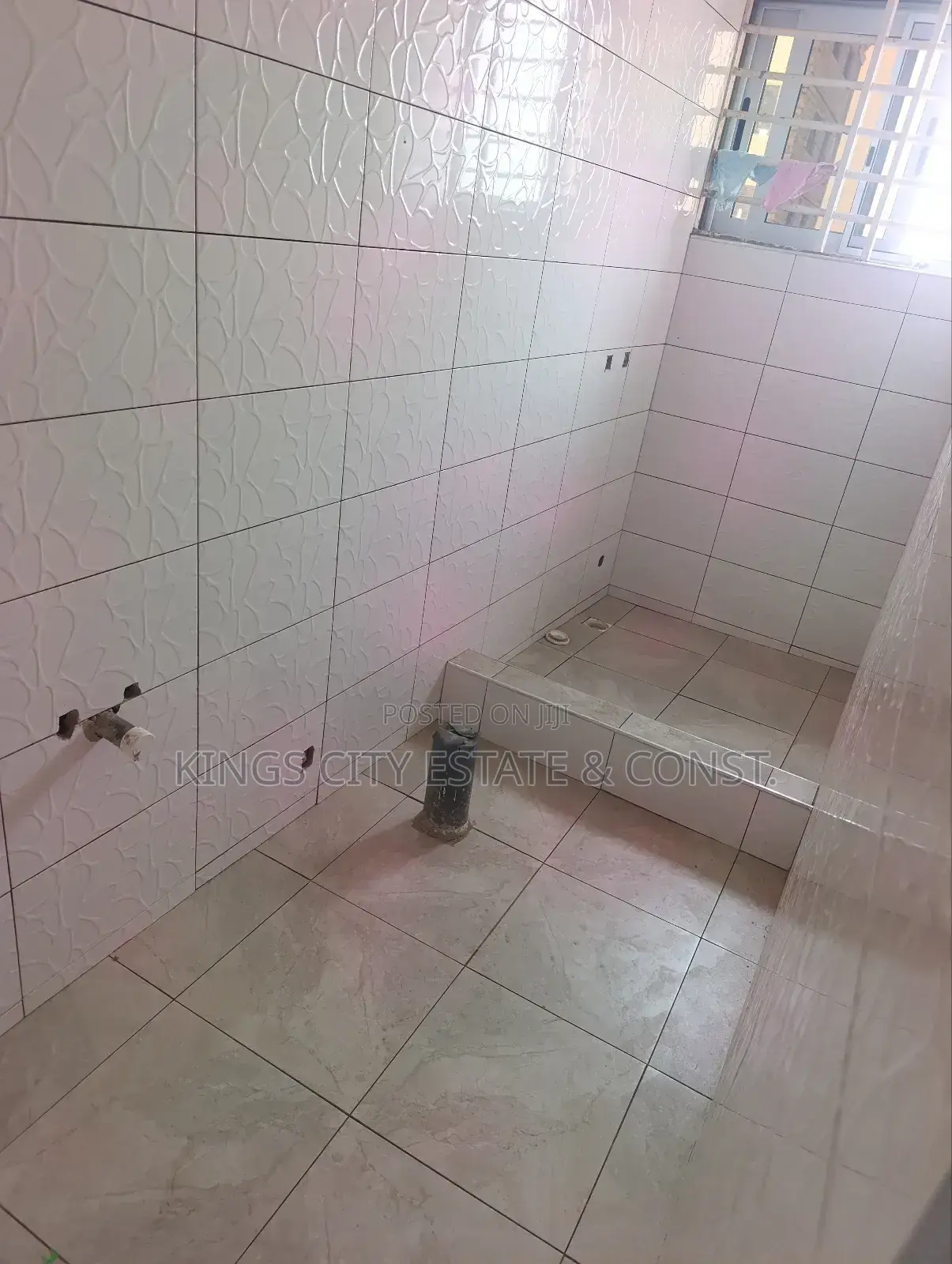 4bdrm House in West Home Restaurant, Pokuase for sale