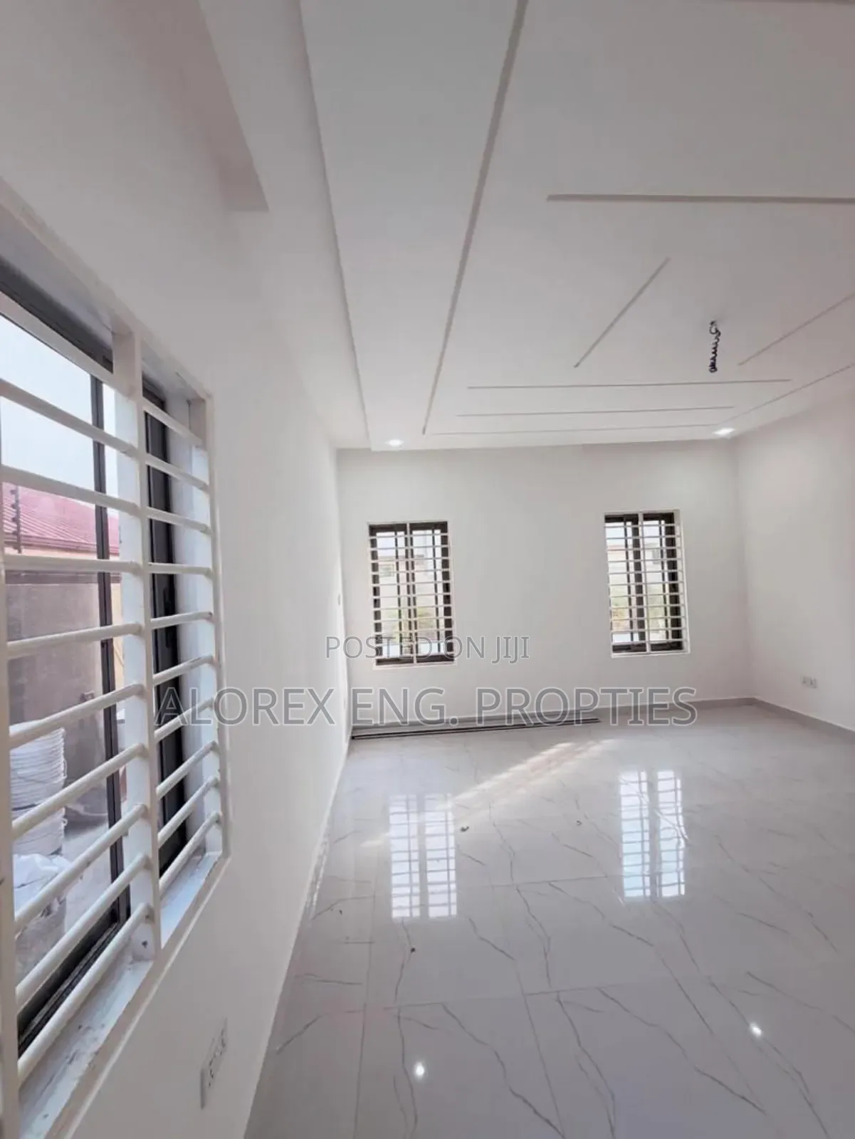 3bdrm Maisonette in Lakeside for sale