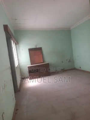 7bdrm House in Tema Community 11 for rent