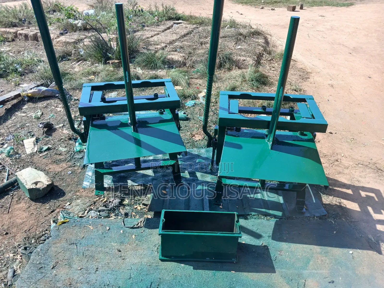 Electric Block Mould Machines Which Come With All Accessories Intact