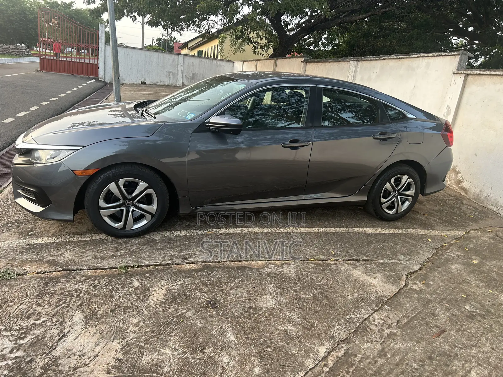 Honda Civic LX 4dr Sedan (2.0L 4cyl) 2017 Gray