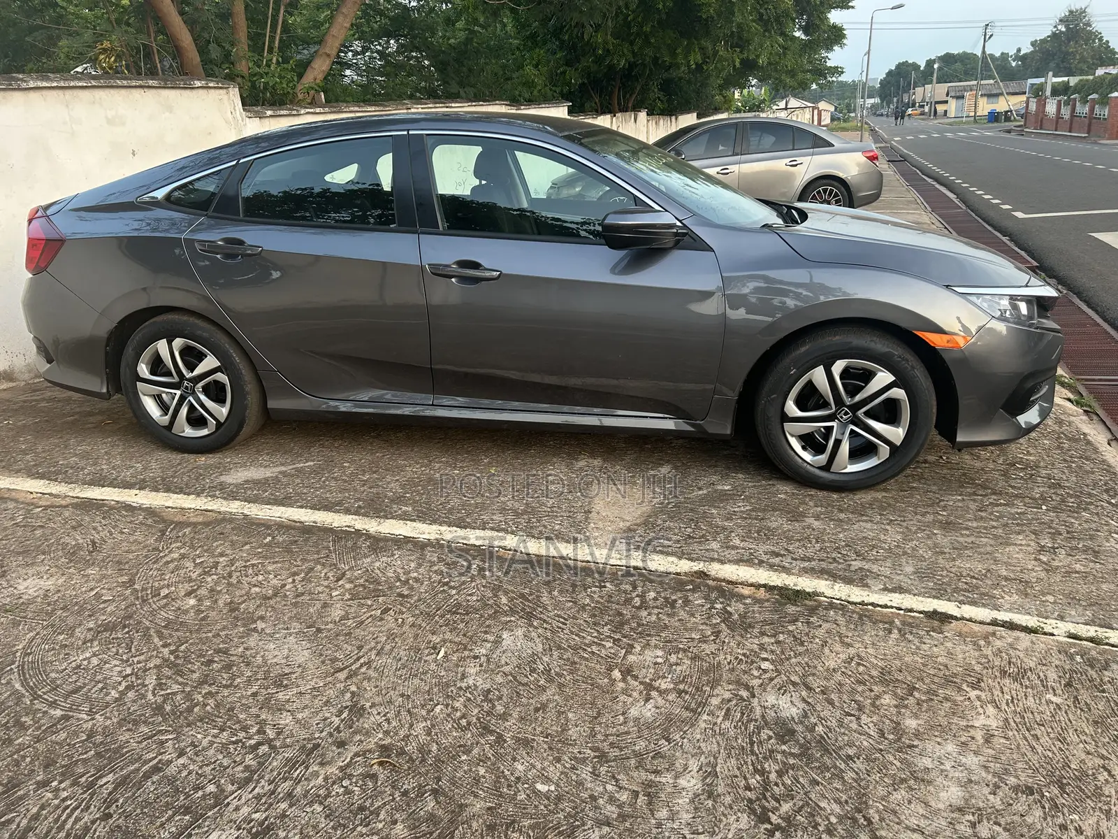 Honda Civic LX 4dr Sedan (2.0L 4cyl) 2017 Gray