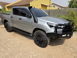 Toyota Hilux 2022 Silver