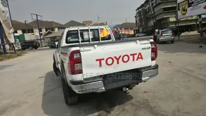 Toyota Hilux 2023 White