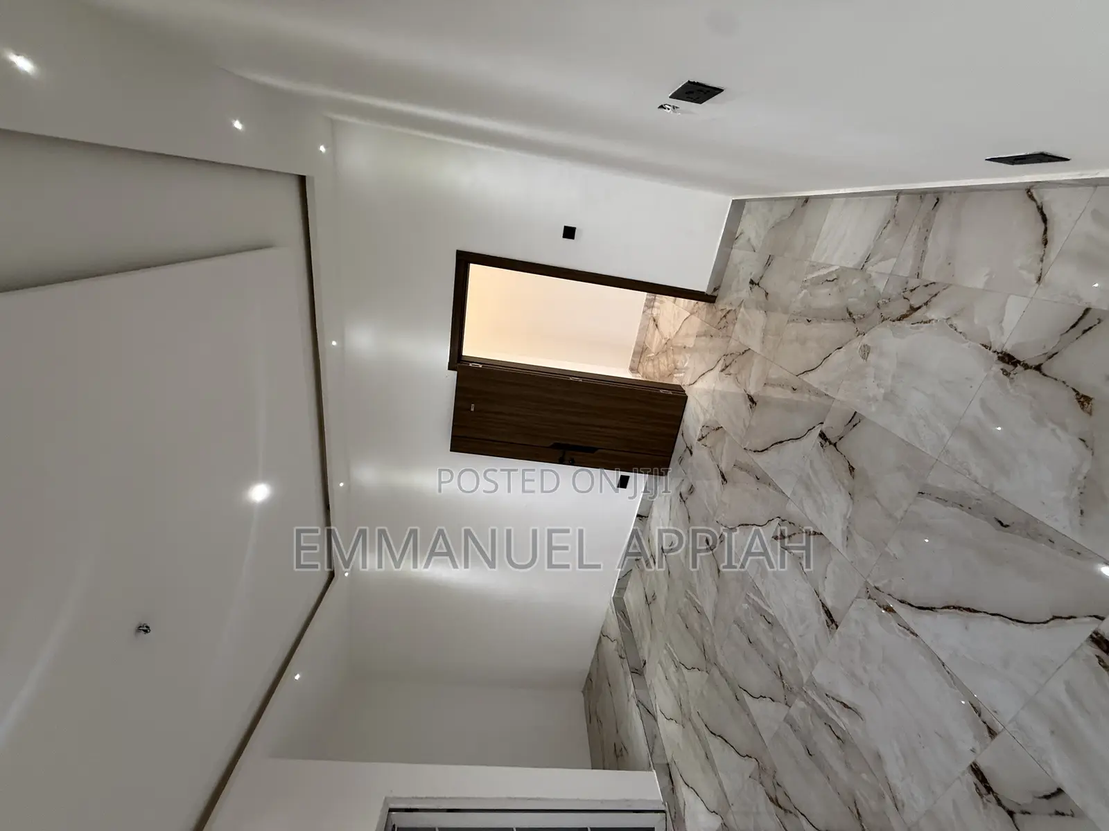 5bdrm House in Adenta Snnit for sale