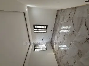 5bdrm House in Adenta Snnit for sale