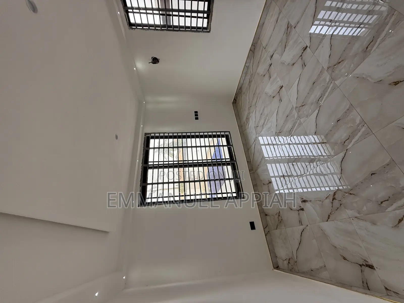 5bdrm House in Adenta Snnit for sale