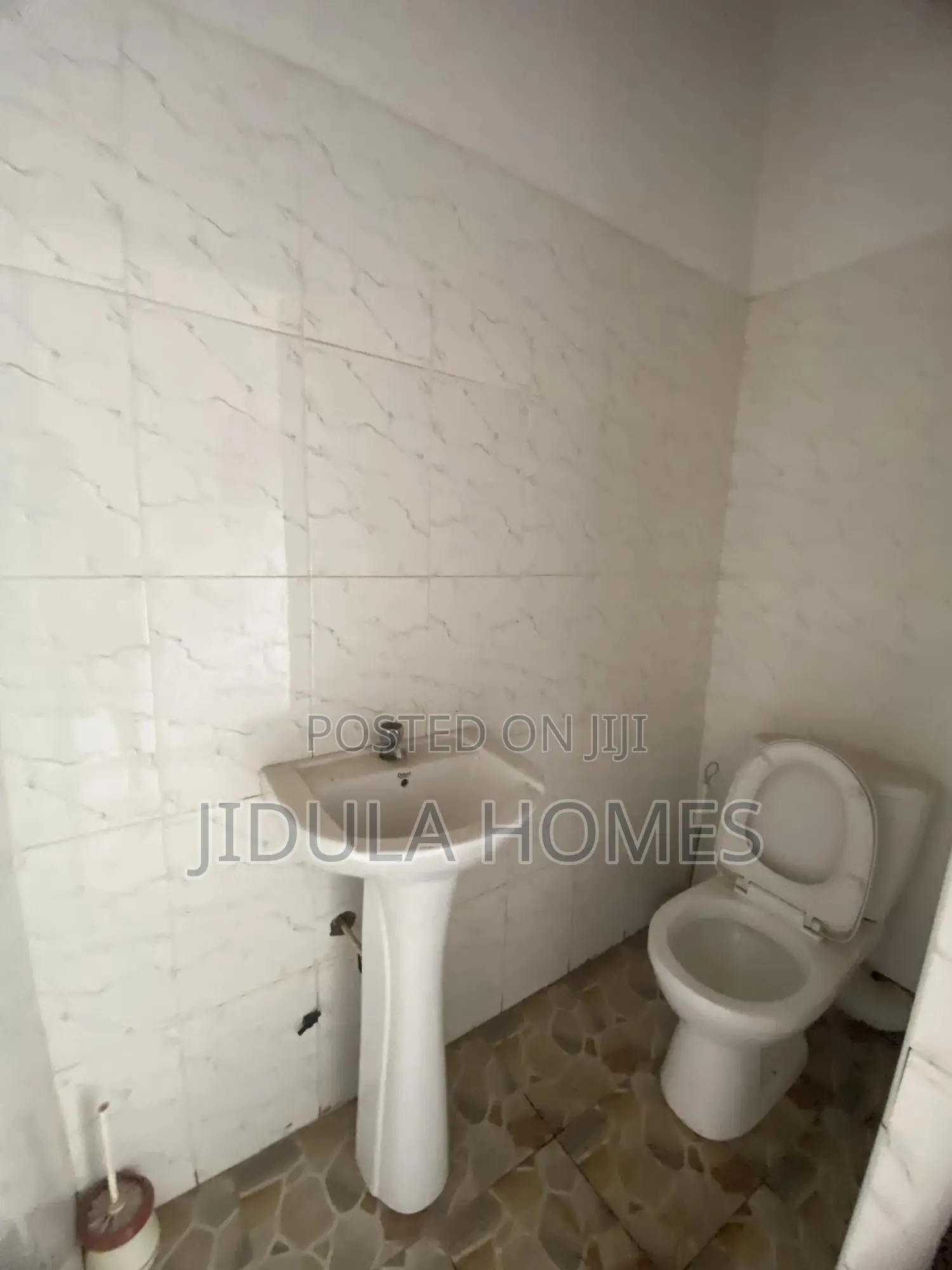 2bdrm Apartment in Botwe Nanakrom, School Junction for rent
