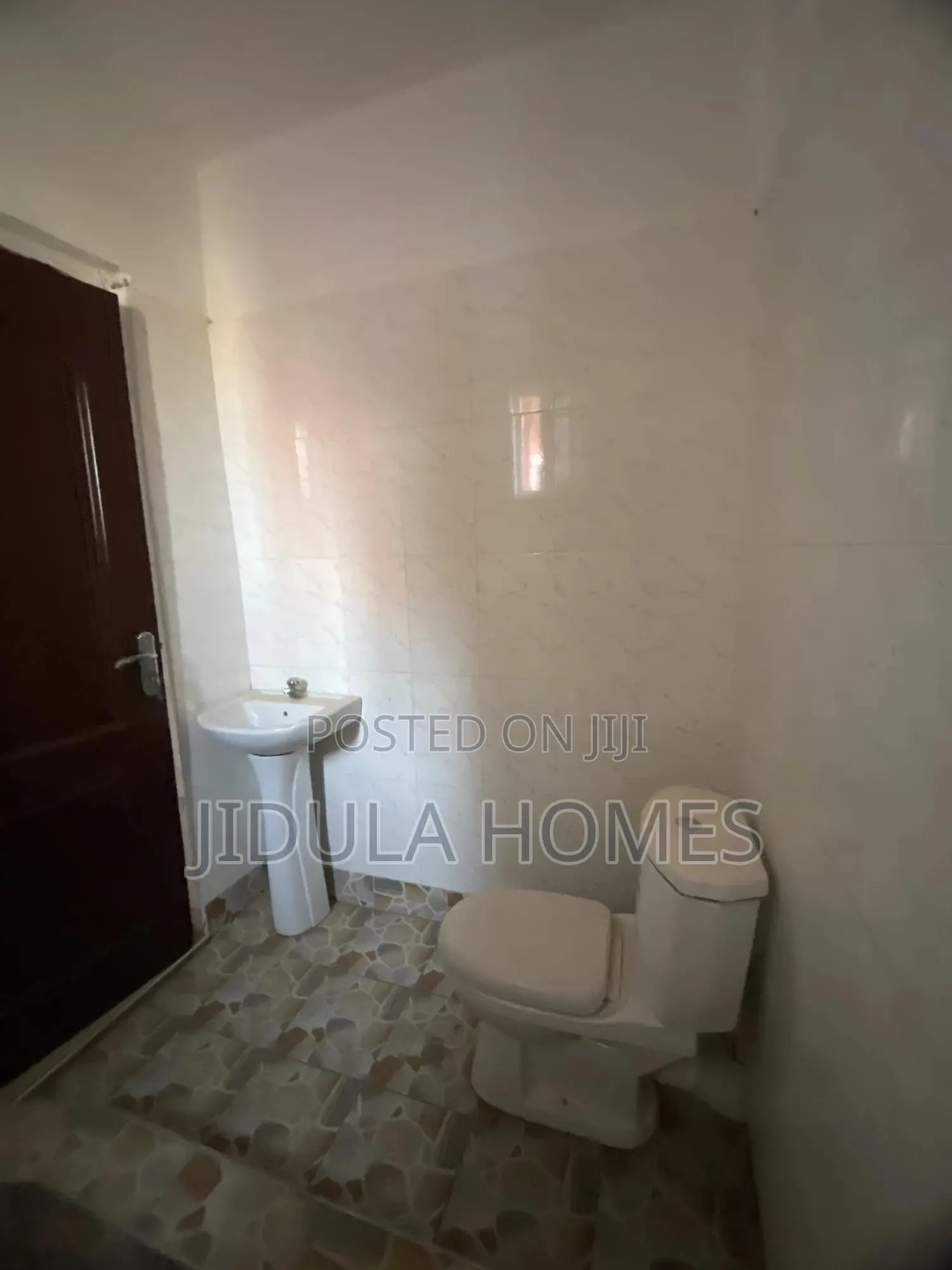 2bdrm Apartment in Botwe Nanakrom, School Junction for rent
