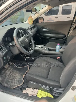 Honda HR-V 4dr SUV (1.5L 4cyl CVT) 2016 White