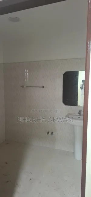 1bdrm Apartment in Sakumono Golf, Tema Metropolitan for rent