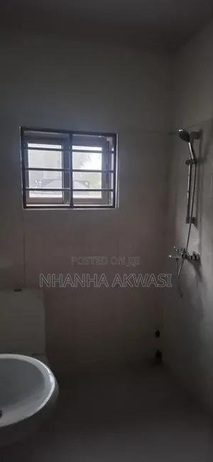 1bdrm Apartment in Sakumono Golf, Tema Metropolitan for rent