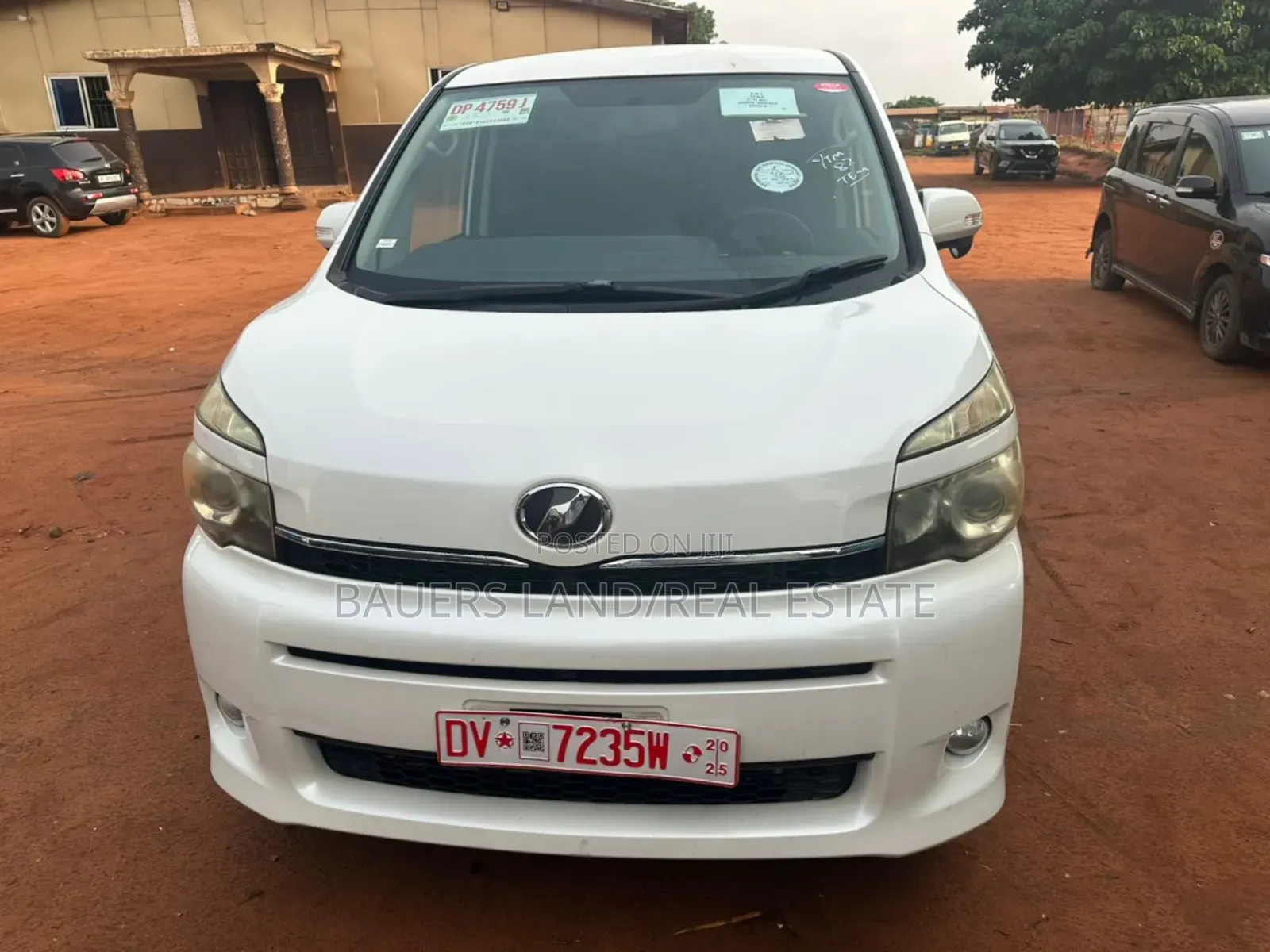 Toyota Voxy 2013 White