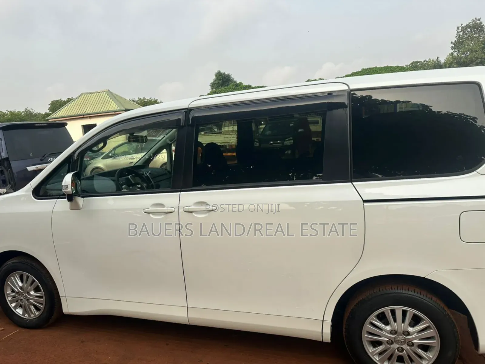 Toyota Voxy 2013 White
