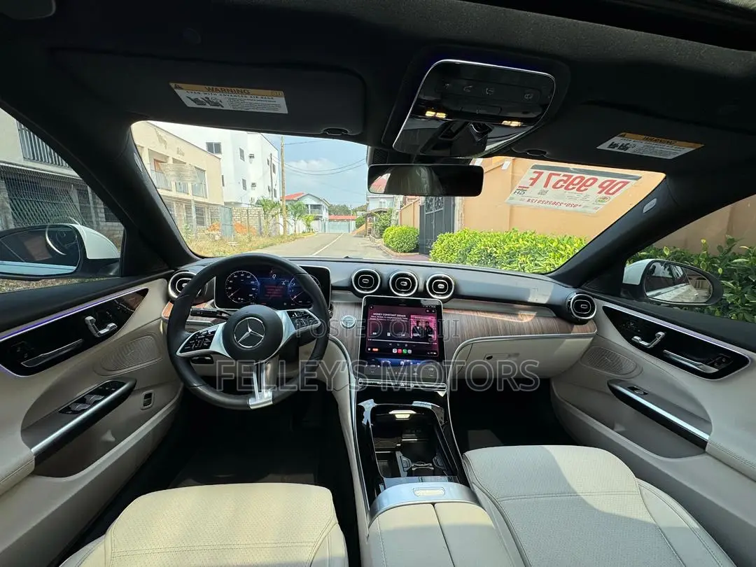 Mercedes-Benz C300 2025 White