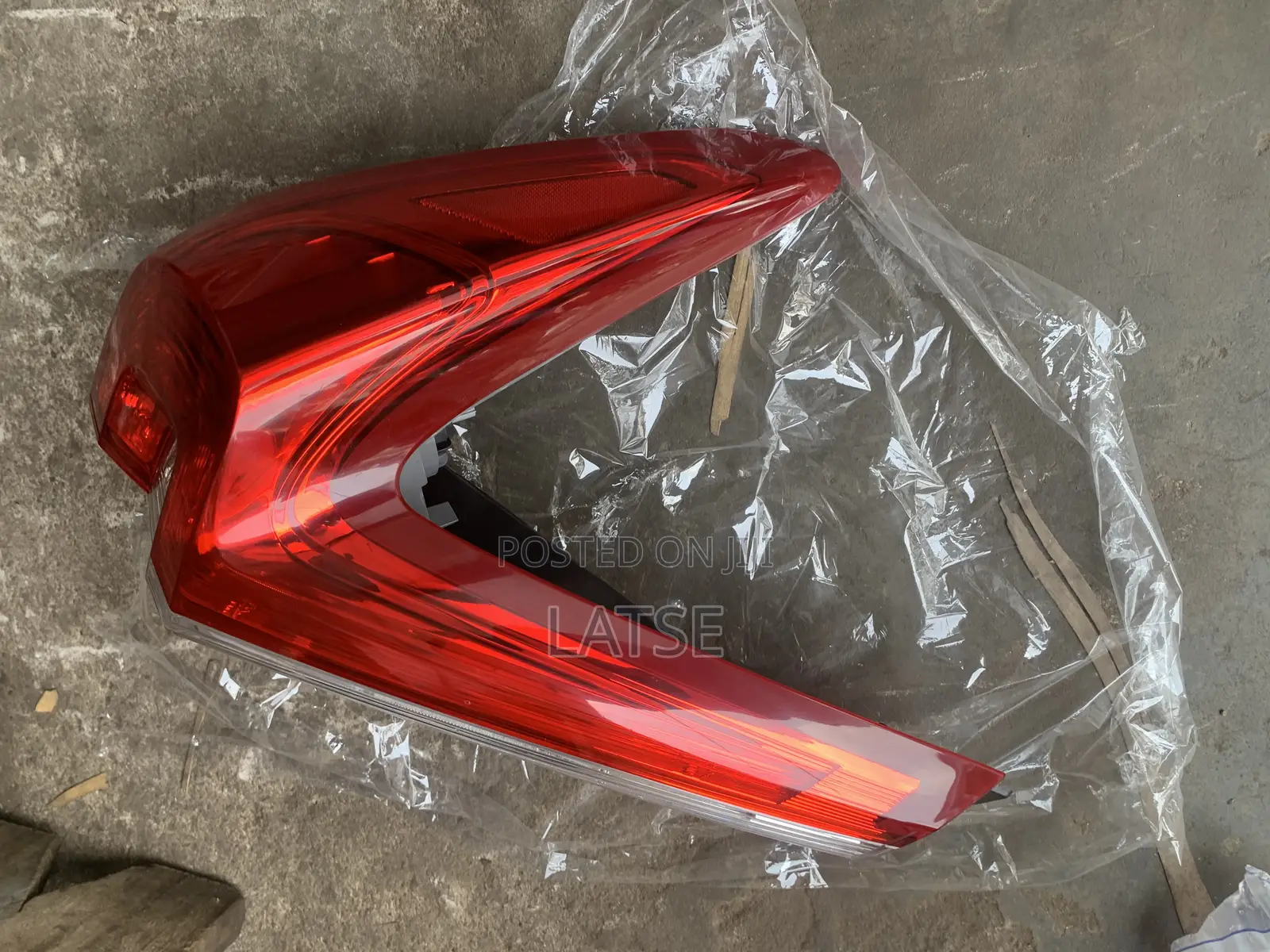 Left Side Led Tail Light Assembly for a 2017-2021 Honda Cr-V