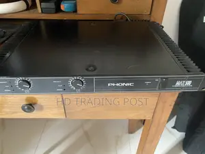 Phonic Max 500 Power Amplifier.