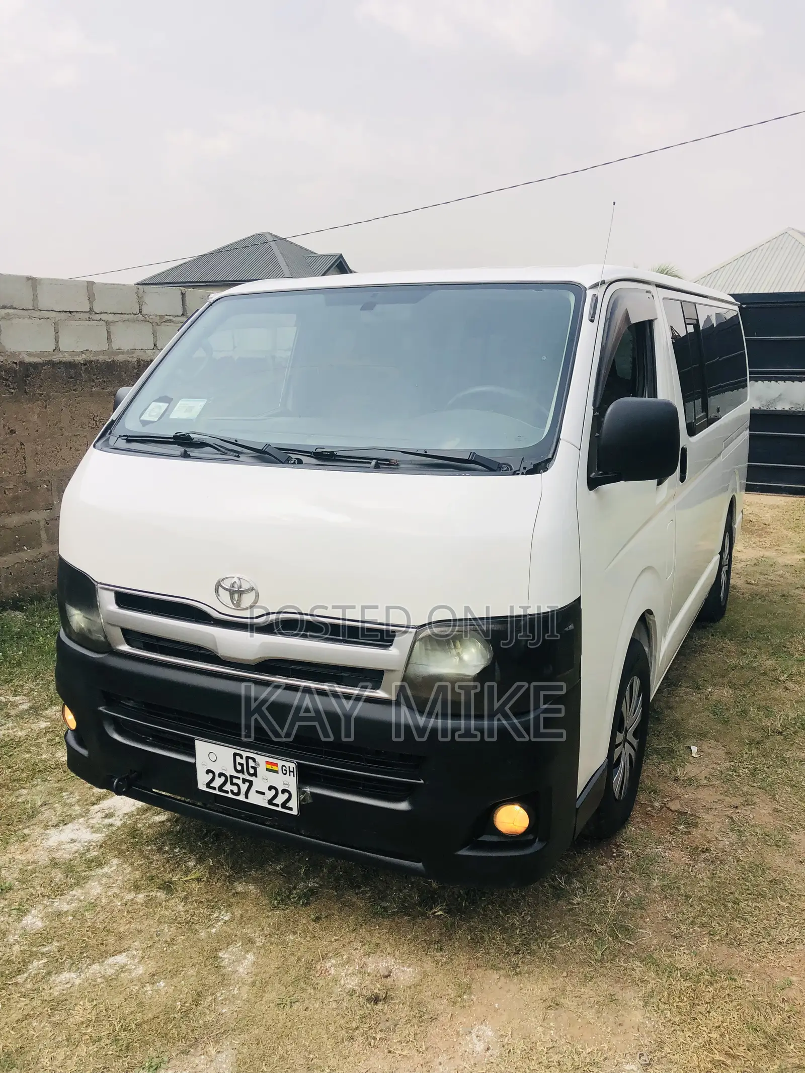 toyota-hiace-2012-white-in-accra-metropolitan-buses-microbuses-kay