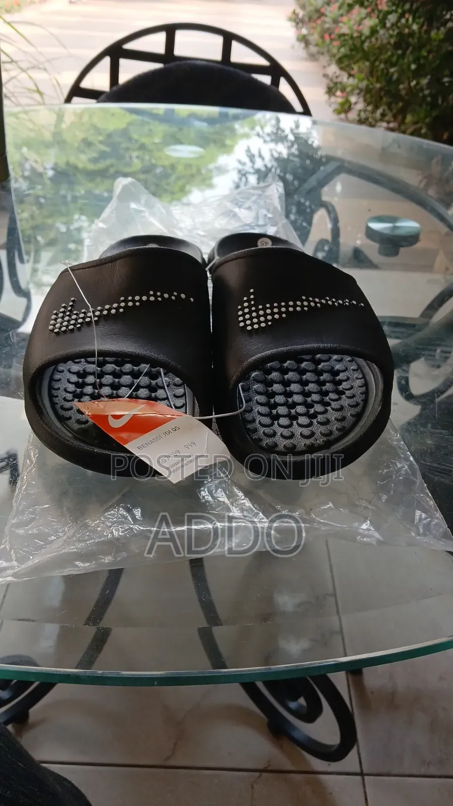 Nike Benassi "Dot Swoosh" Slides