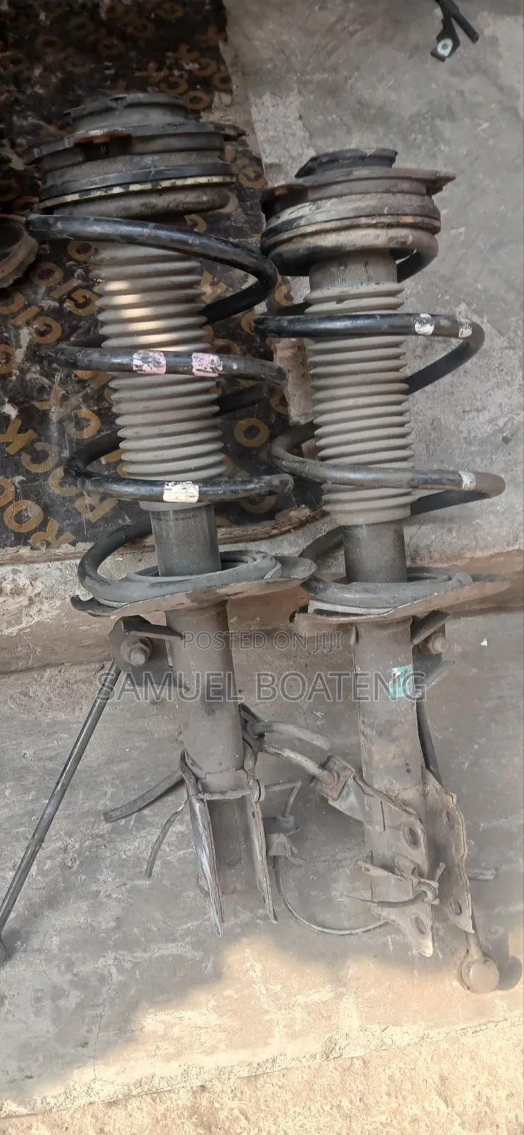 Nissan Rogue 2005 to 2012 2013 Front Shocks