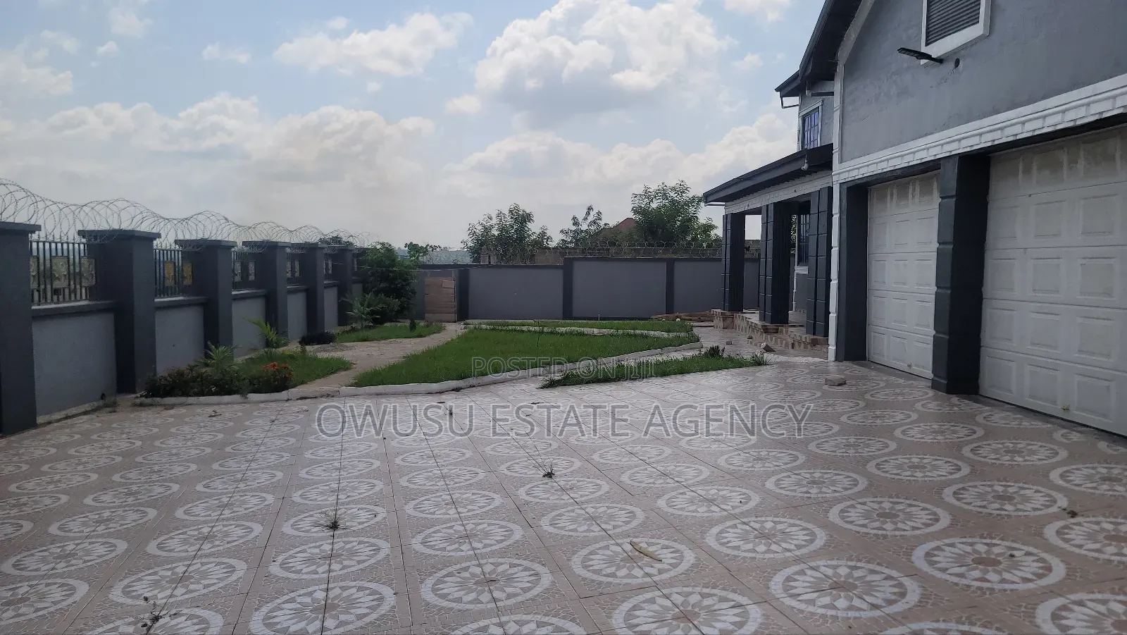 5bdrm House in Apaaso, Kumasi Metropolitan for sale