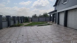 5bdrm House in Apaaso, Kumasi Metropolitan for sale