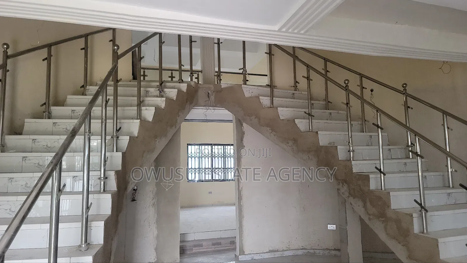 5bdrm House in Apaaso, Kumasi Metropolitan for sale