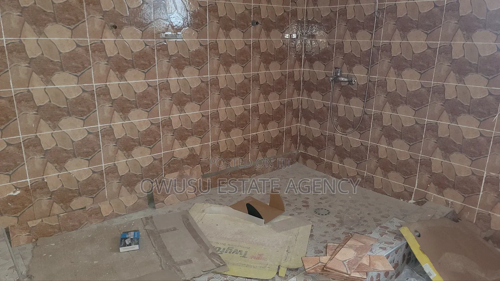 5bdrm House in Apaaso, Kumasi Metropolitan for sale