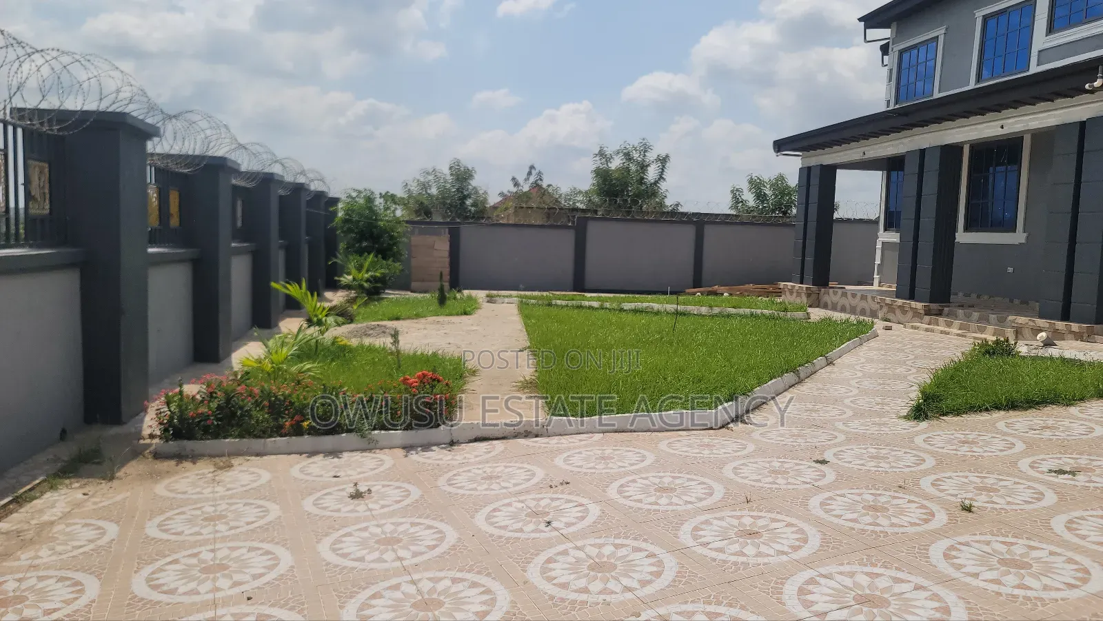 5bdrm House in Apaaso, Kumasi Metropolitan for sale