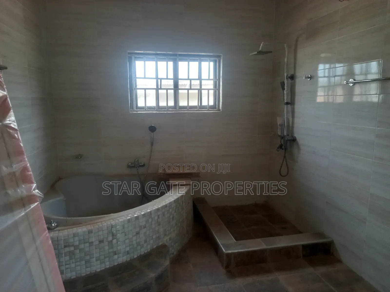 6bdrm House in Atwima Techiman,, Kumasi Metropolitan for sale