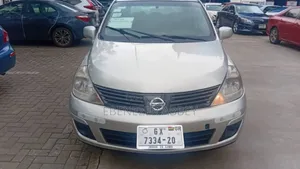 Nissan Versa 2010 Silver