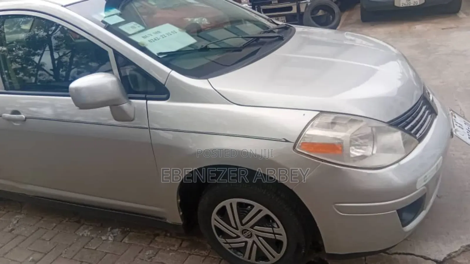 Nissan Versa 2010 Silver