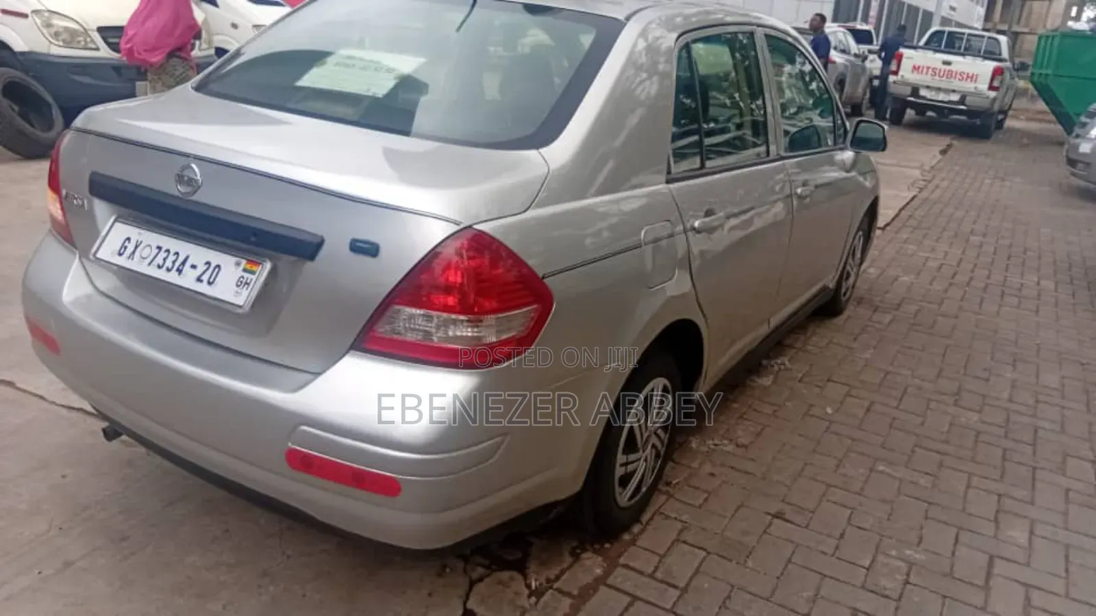 Nissan Versa 2010 Silver
