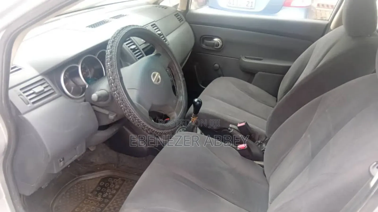 Nissan Versa 2010 Silver